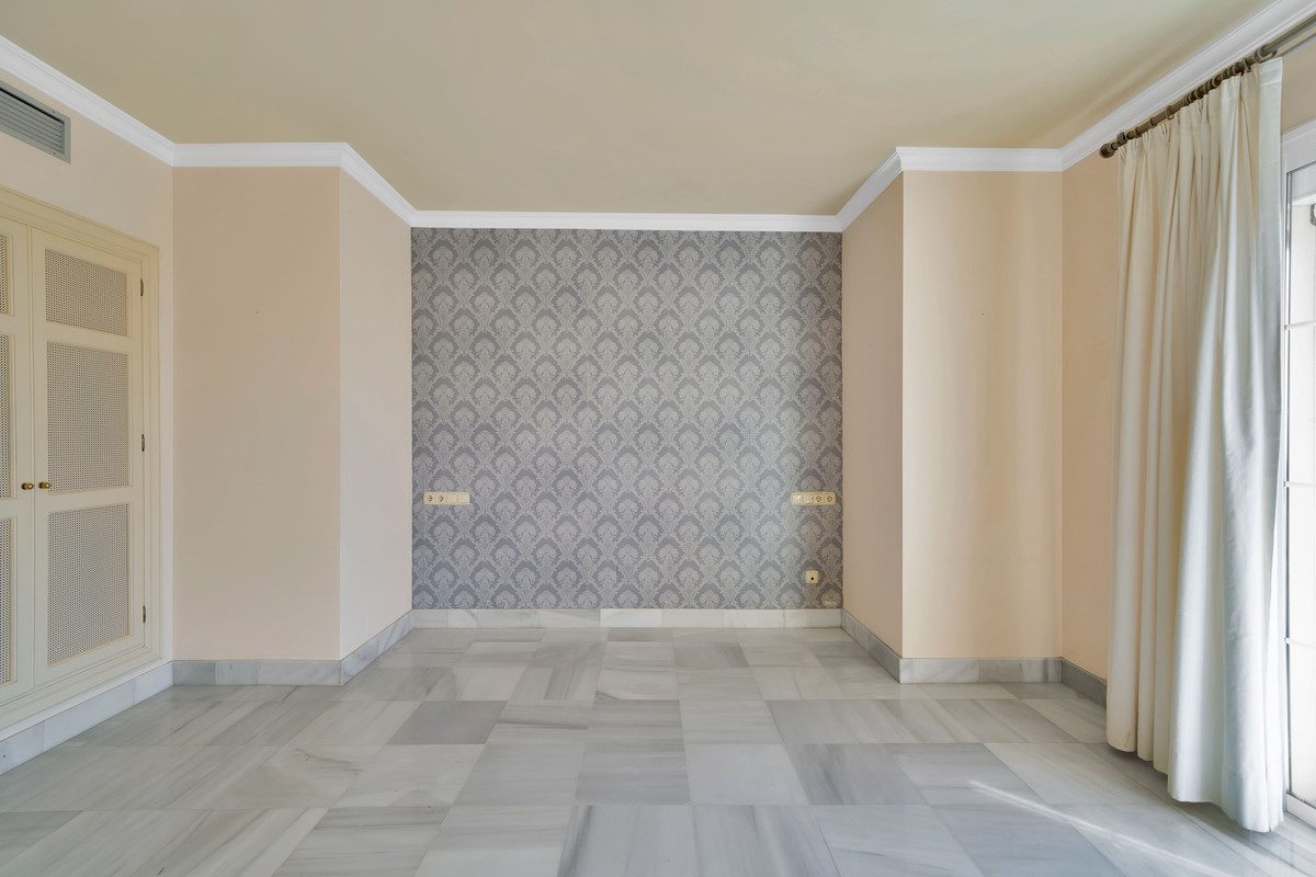 Middle Floor Apartment in Benahavís, Costa del Sol – 2 beds – 559000 € - photo 9 of 43