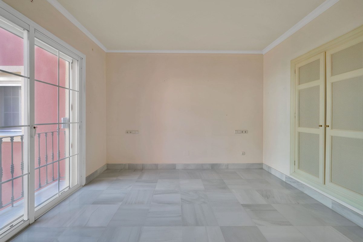 Middle Floor Apartment in Benahavís, Costa del Sol – 2 beds – 559000 € - photo 12 of 43