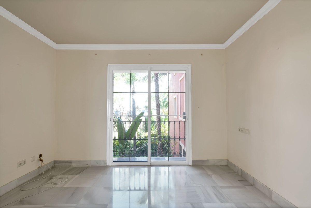 Middle Floor Apartment in Benahavís, Costa del Sol – 2 beds – 559000 € - photo 13 of 43
