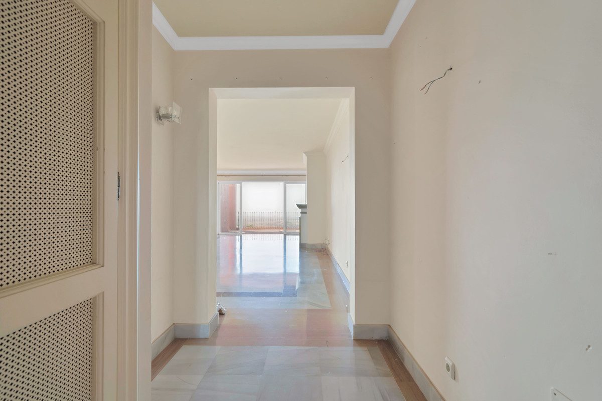 Middle Floor Apartment in Benahavís, Costa del Sol – 2 beds – 559000 € - photo 14 of 43