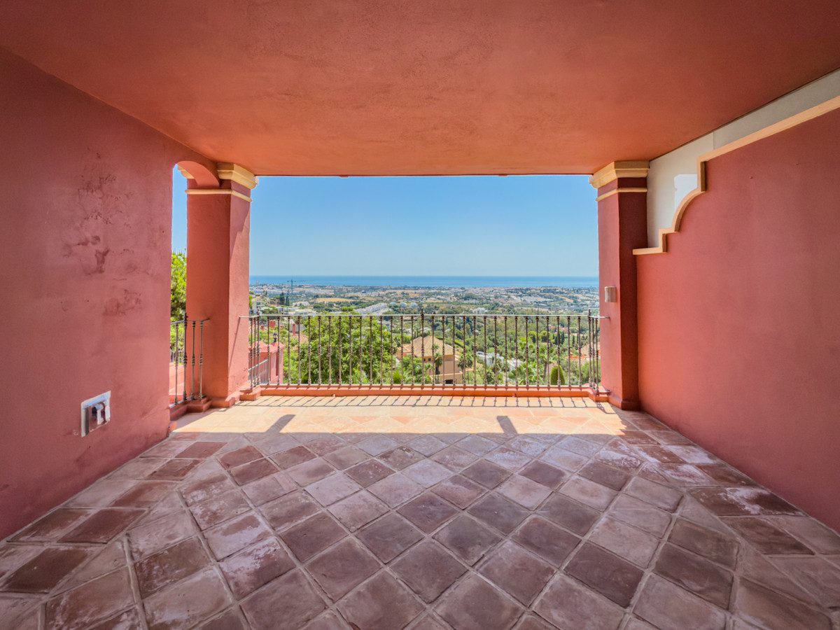 Middle Floor Apartment in Benahavís, Costa del Sol – 2 beds – 559000 € - photo 19 of 43