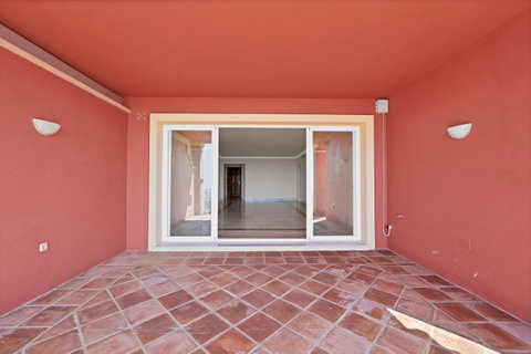 Middle Floor Apartment in Benahavís, Costa del Sol – 2 beds – 559000 € - photo 20 of 43