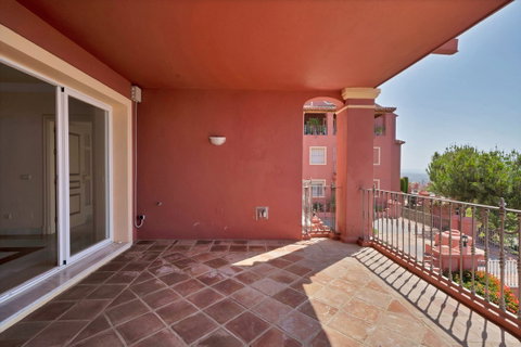 Middle Floor Apartment in Benahavís, Costa del Sol – 2 beds – 559000 € - photo 21 of 43