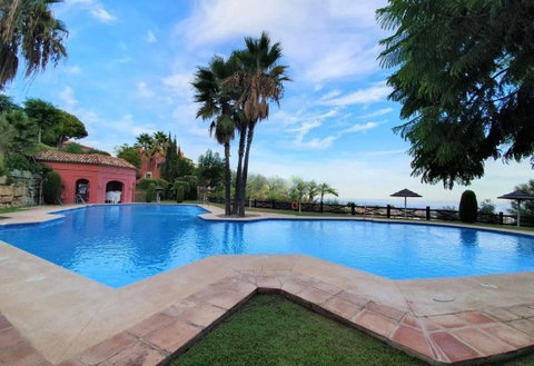 Middle Floor Apartment in Benahavís, Costa del Sol – 2 beds – 559000 € - photo 22 of 43