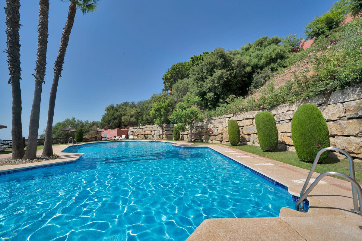 Middle Floor Apartment in Benahavís, Costa del Sol – 2 beds – 559000 € - photo 25 of 43