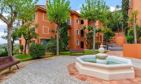 Middle Floor Apartment in Benahavís, Costa del Sol – 2 beds – 559000 € - photo 29 of 43
