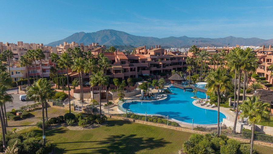 Penthouse in Estepona, Costa del Sol – 1 beds – 795000 € - photo 1 of 19