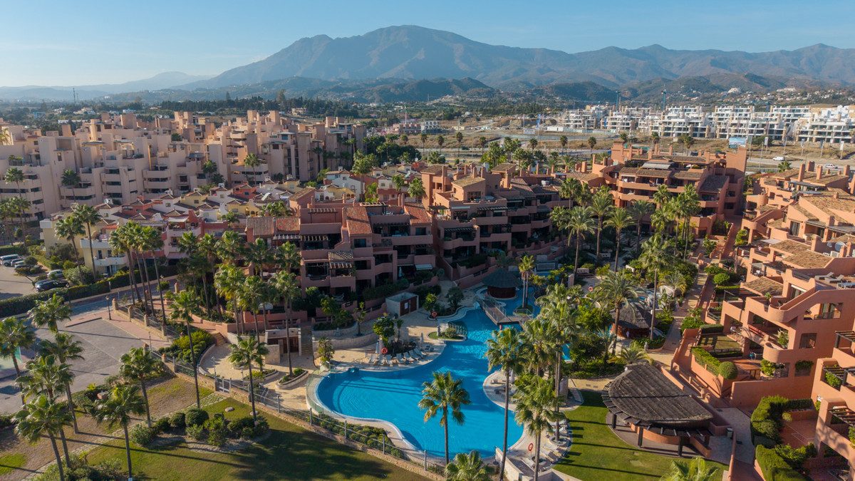 Penthouse in Estepona, Costa del Sol – 1 beds – 795000 € - photo 2 of 19