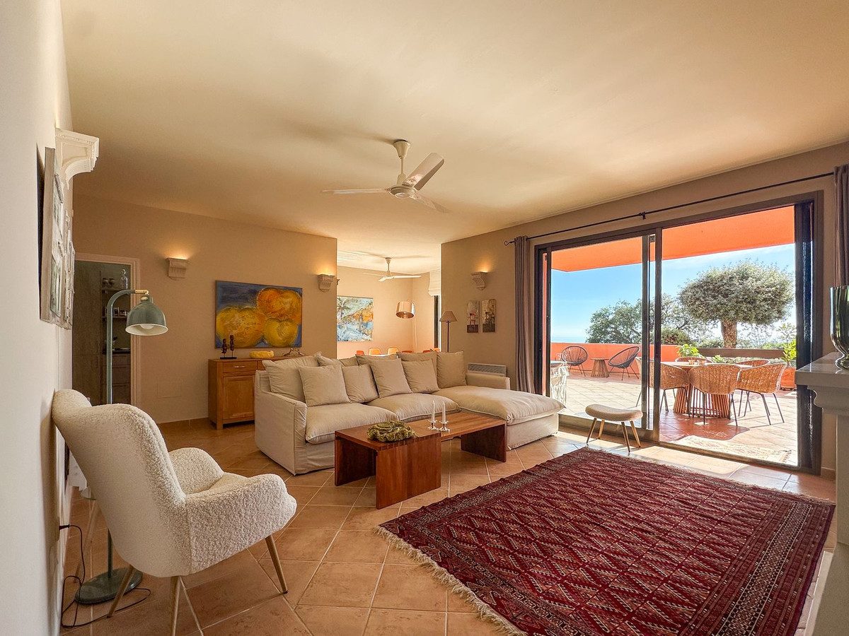 Middle Floor Apartment in Marbella, Costa del Sol – 3 beds – 475000 € - photo 4 of 38