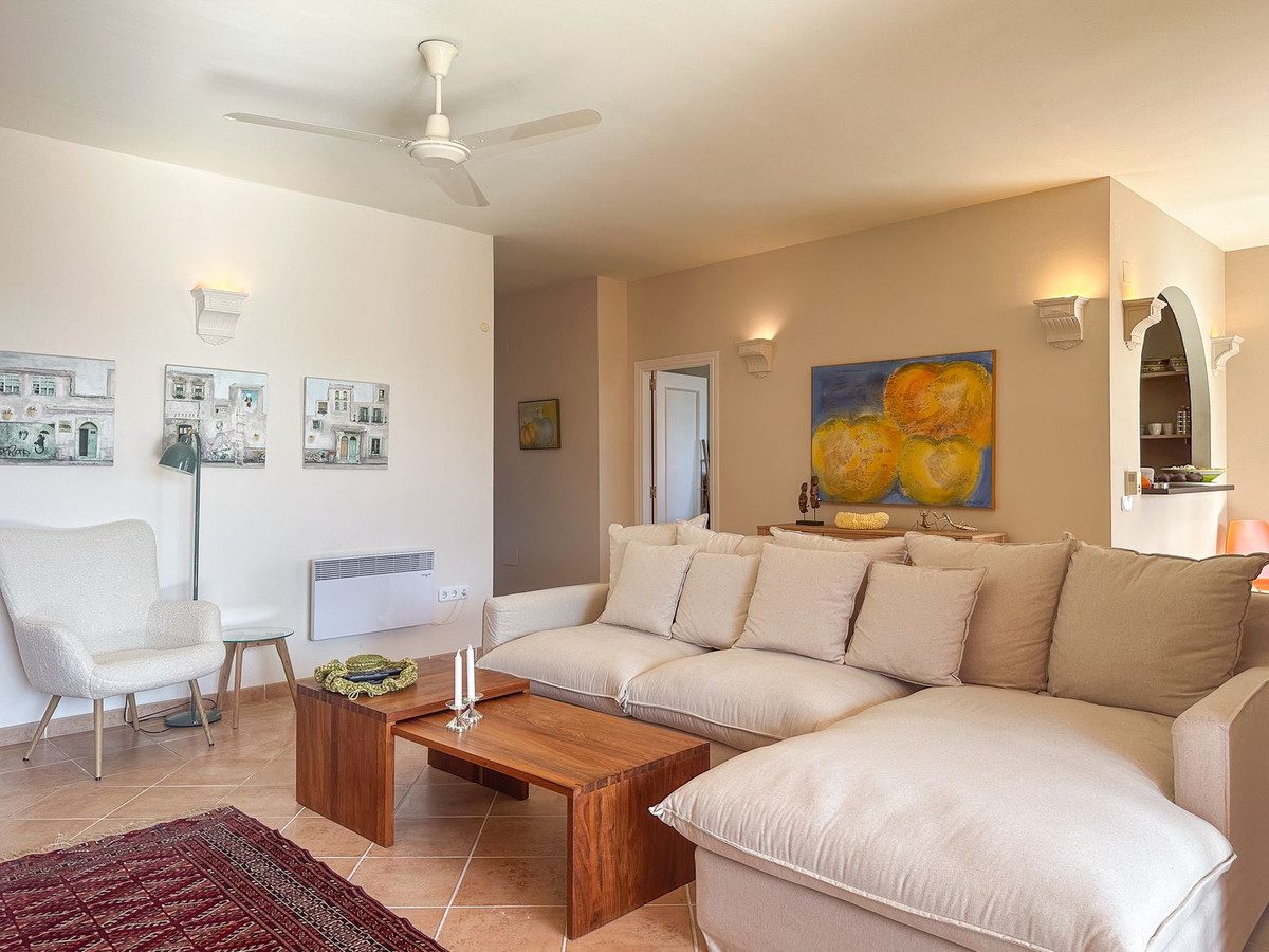 Middle Floor Apartment in Marbella, Costa del Sol – 3 beds – 475000 € - photo 12 of 38