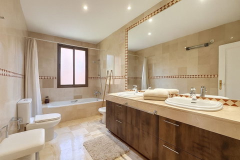 Middle Floor Apartment in Marbella, Costa del Sol – 3 beds – 475000 € - photo 21 of 38