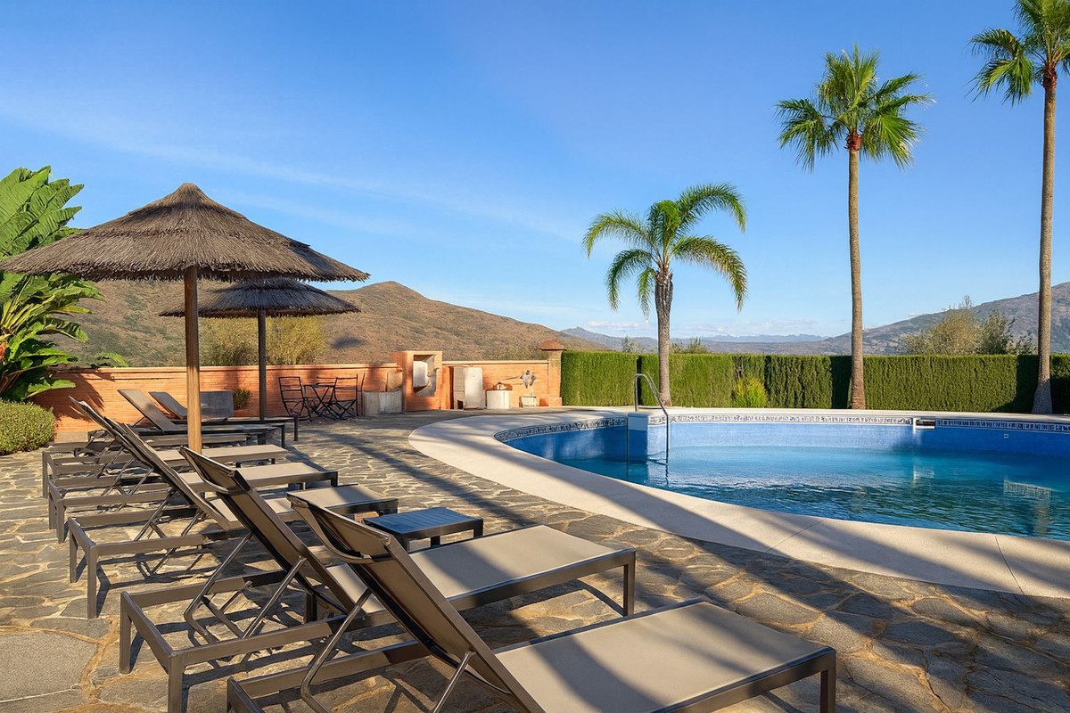 Middle Floor Apartment in Marbella, Costa del Sol – 3 beds – 475000 € - photo 31 of 38