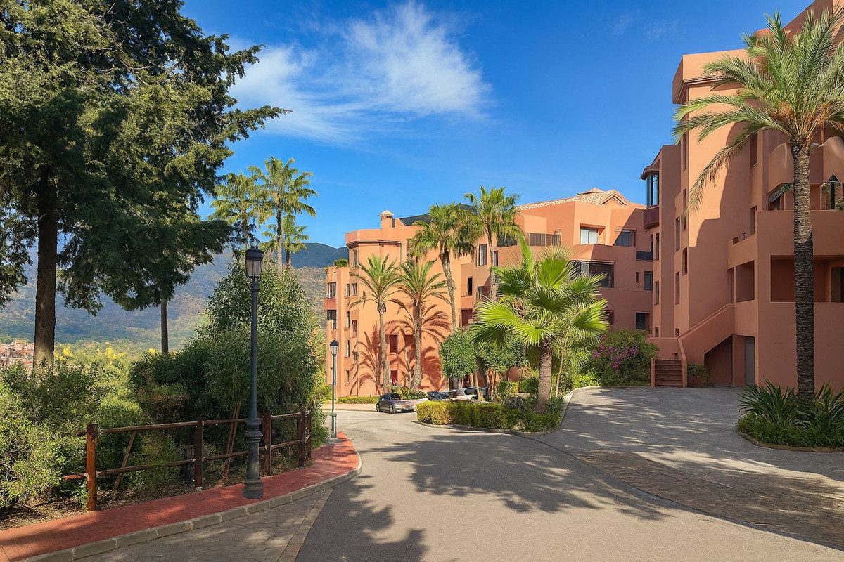 Middle Floor Apartment in Marbella, Costa del Sol – 3 beds – 475000 € - photo 34 of 38