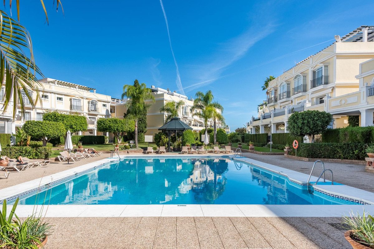 Townhouse in Marbella, Costa del Sol – 4 beds – 1395000 € - photo 13 of 44