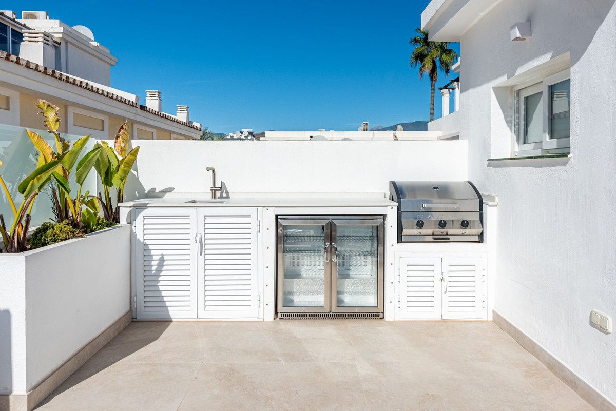 Townhouse in Marbella, Costa del Sol – 4 beds – 1395000 € - photo 25 of 44