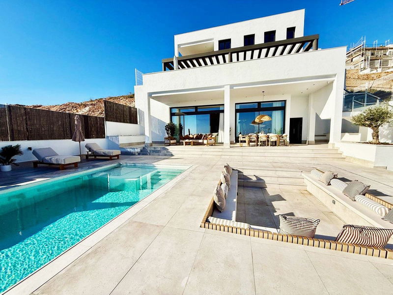 Detached Villa in Benalmadena, Costa del Sol – 4 beds – 1695000 €