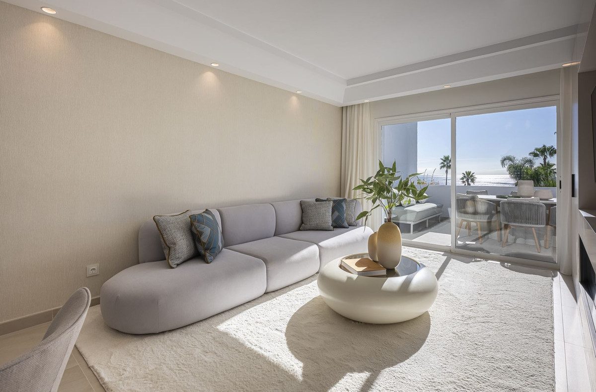 Middle Floor Apartment in Estepona, Costa del Sol – 2 beds – 995000 € - photo 8 of 31