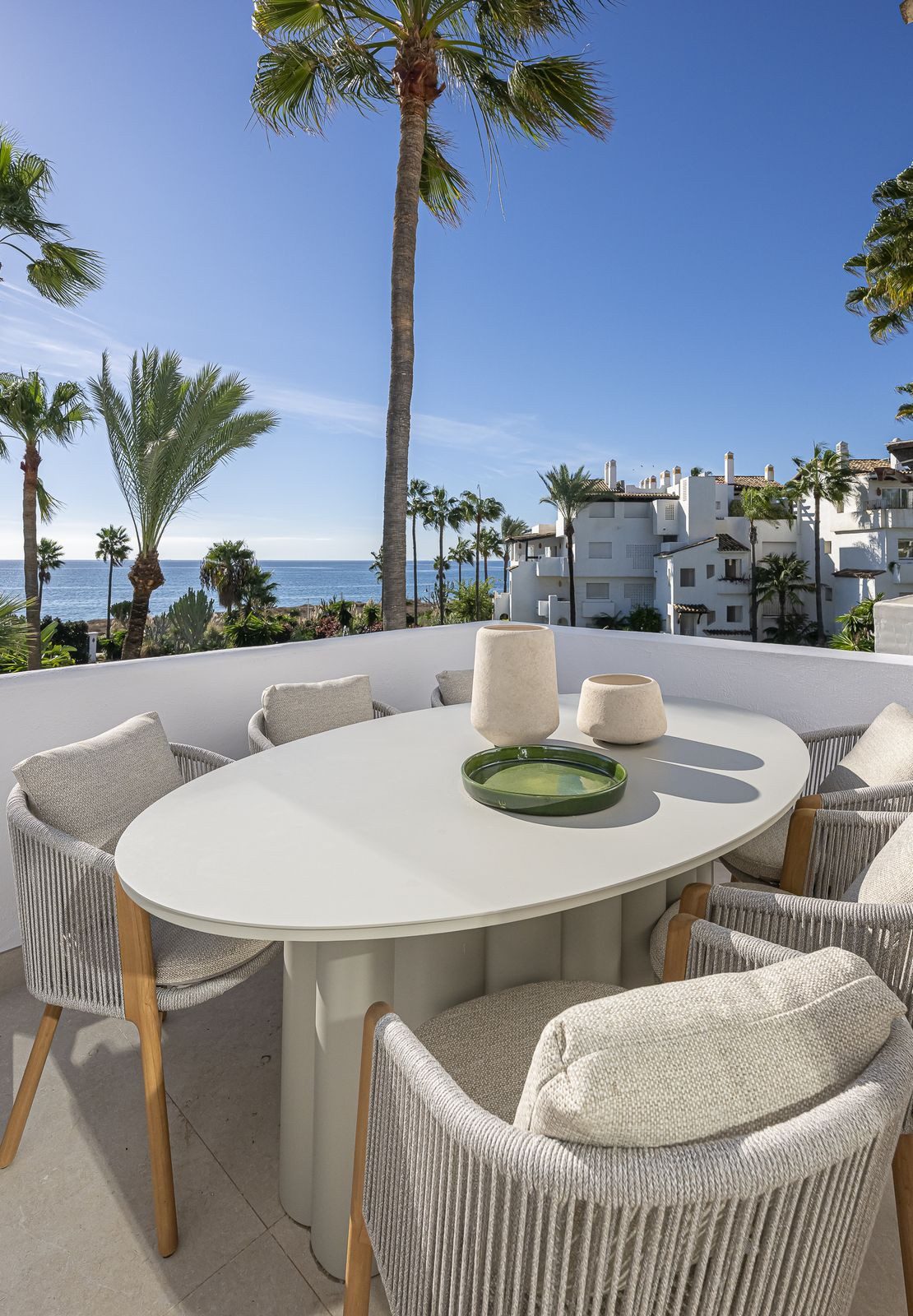 Middle Floor Apartment in Estepona, Costa del Sol – 2 beds – 995000 € - photo 13 of 31