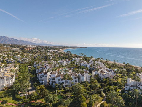 Middle Floor Apartment in Estepona, Costa del Sol – 2 beds – 995000 € - photo 16 of 31