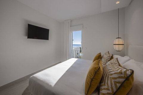 Middle Floor Apartment in Estepona, Costa del Sol – 2 beds – 995000 € - photo 18 of 31