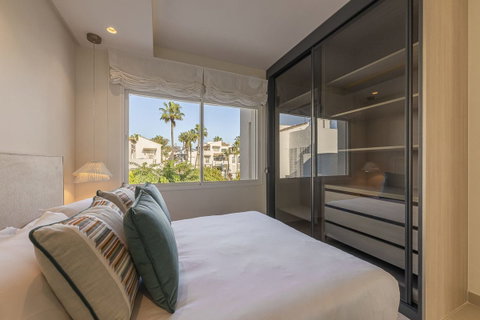 Middle Floor Apartment in Estepona, Costa del Sol – 2 beds – 995000 € - photo 22 of 31