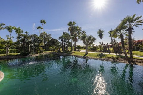 Middle Floor Apartment in Estepona, Costa del Sol – 2 beds – 995000 € - photo 30 of 31
