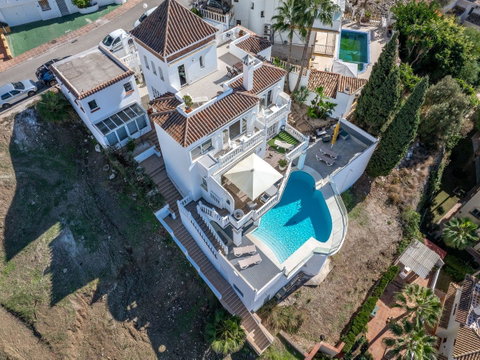 Detached Villa in Mijas, Costa del Sol – 5 beds – 1650000 € - photo 5 of 37