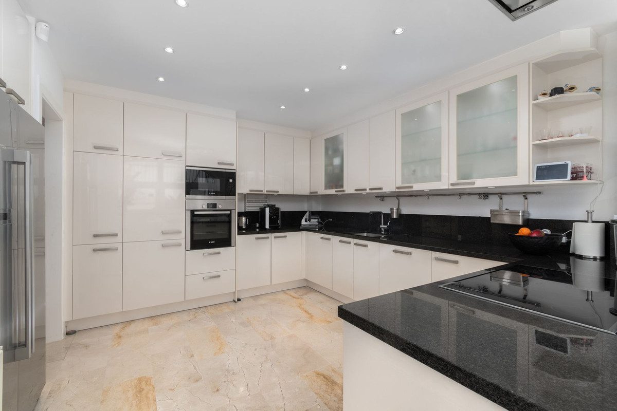 Detached Villa in Mijas, Costa del Sol – 5 beds – 1650000 € - photo 10 of 37