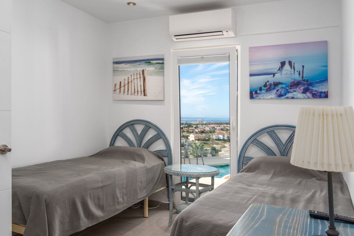 Detached Villa in Mijas, Costa del Sol – 5 beds – 1650000 € - photo 16 of 37