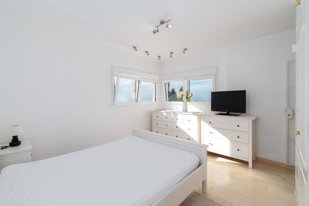 Detached Villa in Mijas, Costa del Sol – 5 beds – 1650000 € - photo 30 of 37