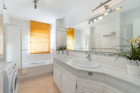 Detached Villa in Mijas, Costa del Sol – 5 beds – 1650000 € - photo 31 of 37
