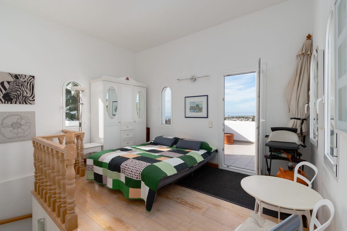 Detached Villa in Mijas, Costa del Sol – 5 beds – 1650000 € - photo 32 of 37