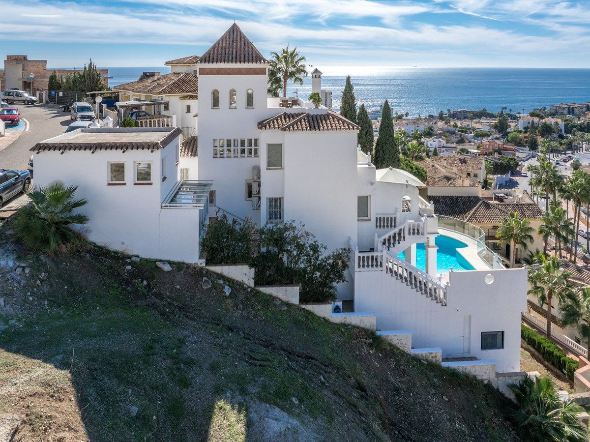 Detached Villa in Mijas, Costa del Sol – 5 beds – 1650000 € - photo 34 of 37