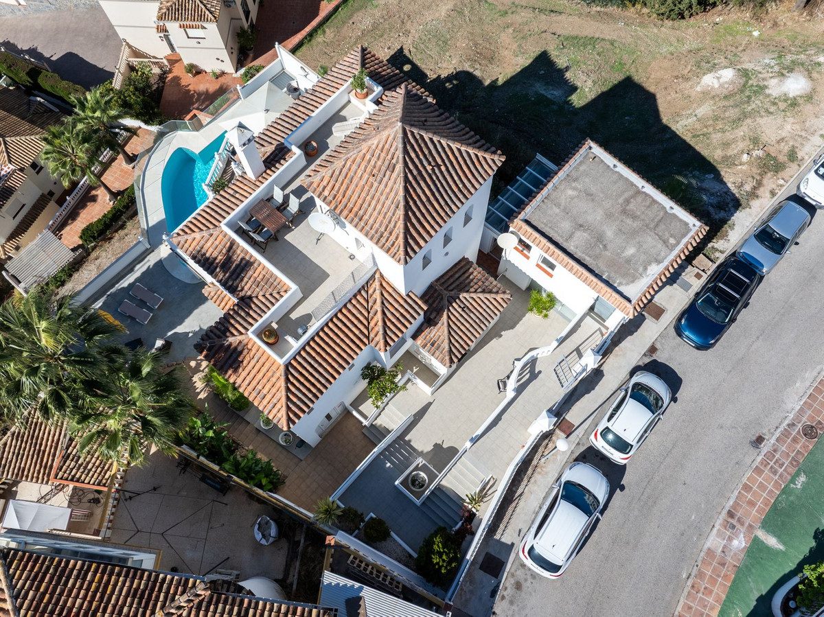 Detached Villa in Mijas, Costa del Sol – 5 beds – 1650000 € - photo 35 of 37