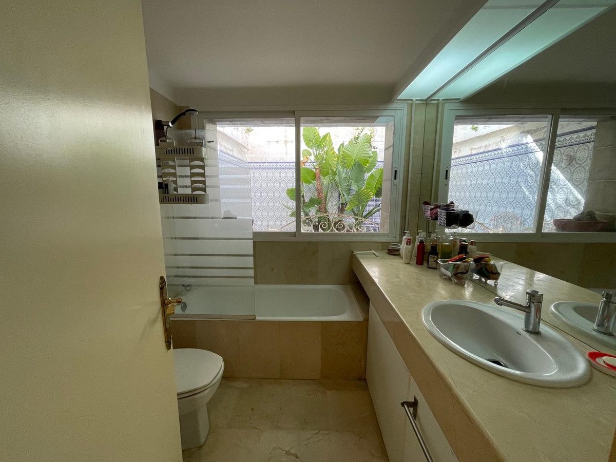 Ground Floor Apartment in Marbella, Costa del Sol – 3 beds – 795000 € - photo 7 of 10