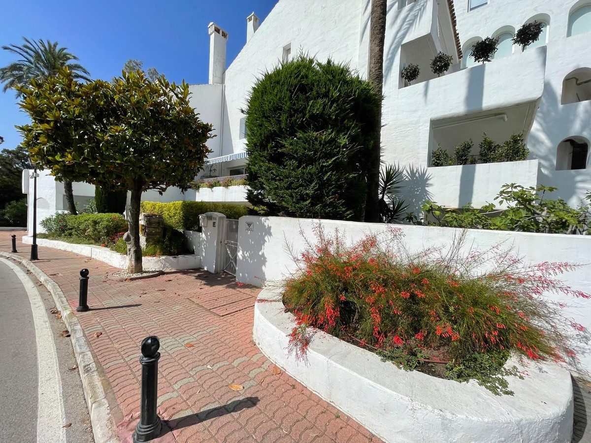 Ground Floor Apartment in Marbella, Costa del Sol – 3 beds – 795000 € - photo 10 of 10