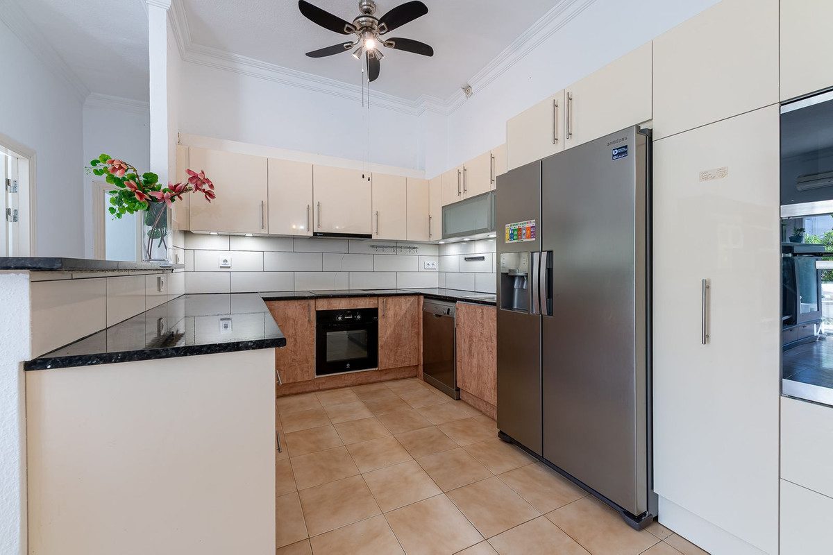 Ground Floor Apartment in Torremolinos, Costa del Sol – 2 beds – 299000 € - photo 4 of 25