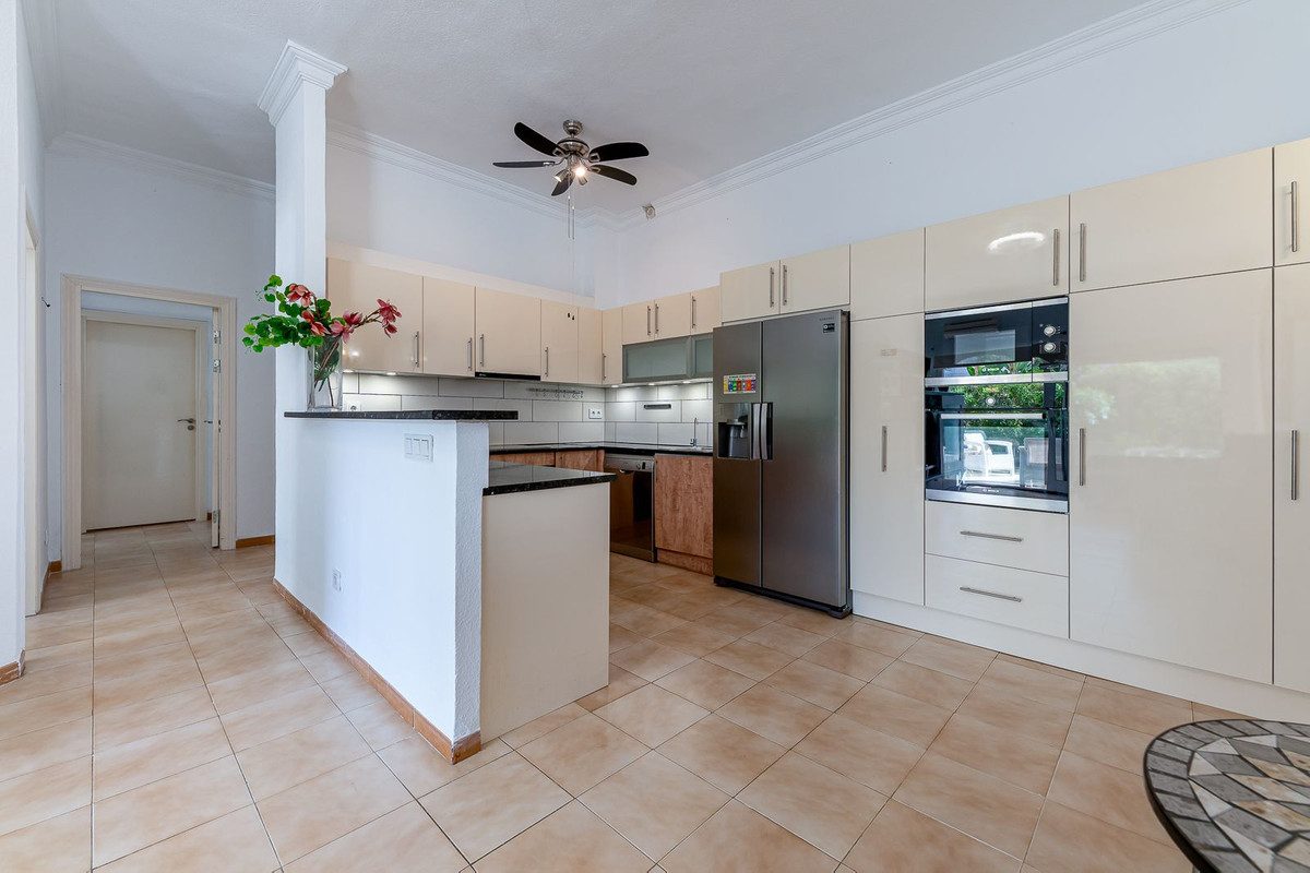 Ground Floor Apartment in Torremolinos, Costa del Sol – 2 beds – 299000 € - photo 5 of 25