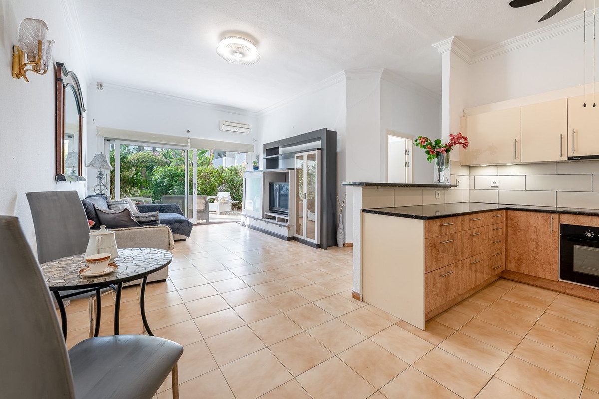 Ground Floor Apartment in Torremolinos, Costa del Sol – 2 beds – 299000 € - photo 6 of 25