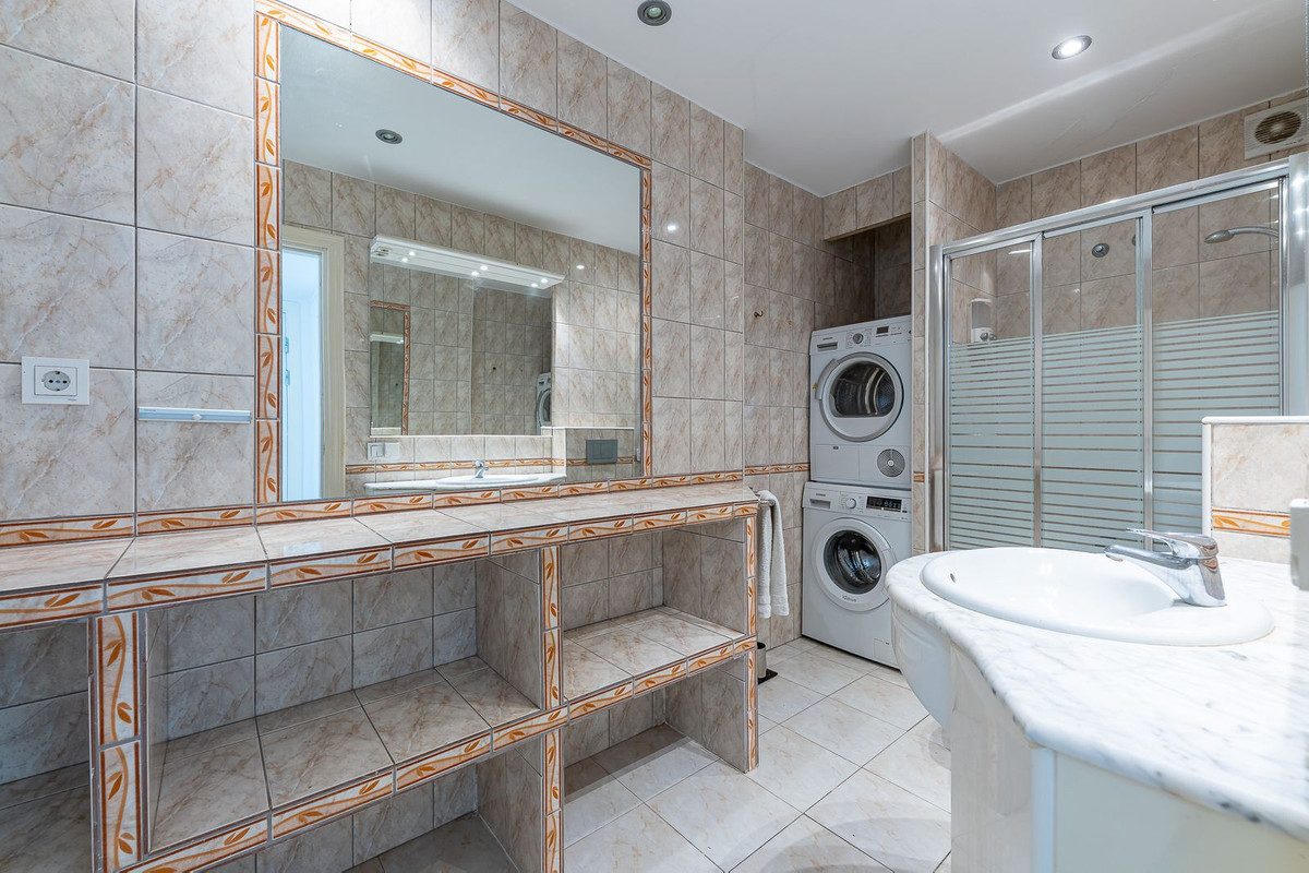 Ground Floor Apartment in Torremolinos, Costa del Sol – 2 beds – 299000 € - photo 13 of 25