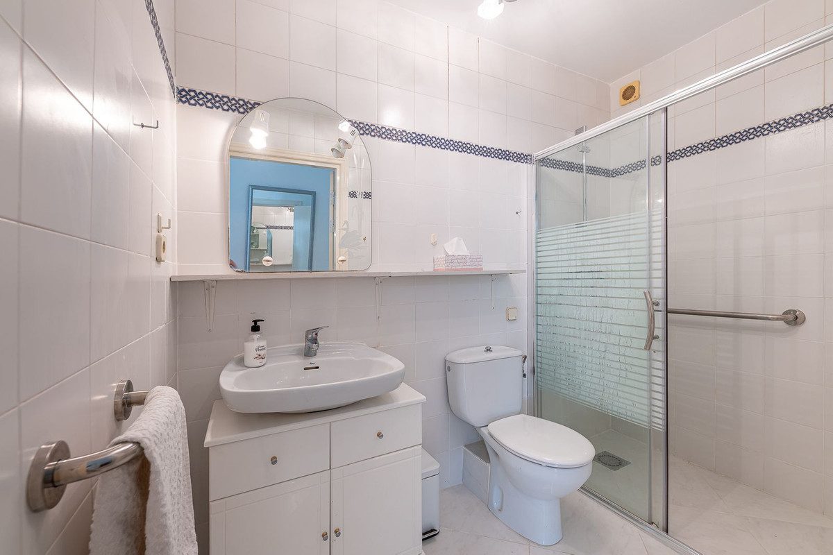 Ground Floor Apartment in Torremolinos, Costa del Sol – 2 beds – 299000 € - photo 17 of 25