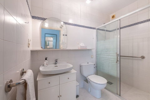 Ground Floor Apartment in Torremolinos, Costa del Sol – 2 beds – 299000 € - photo 17 of 25