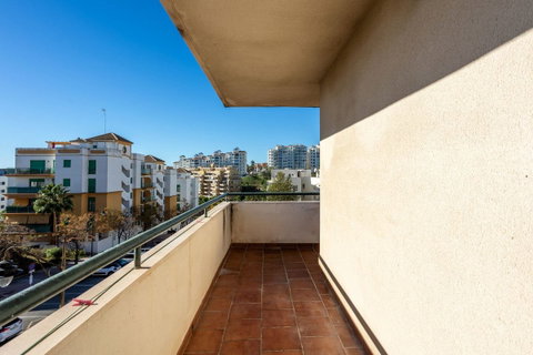 Middle Floor Apartment in Estepona, Costa del Sol – 3 beds – 485000 € - photo 2 of 28