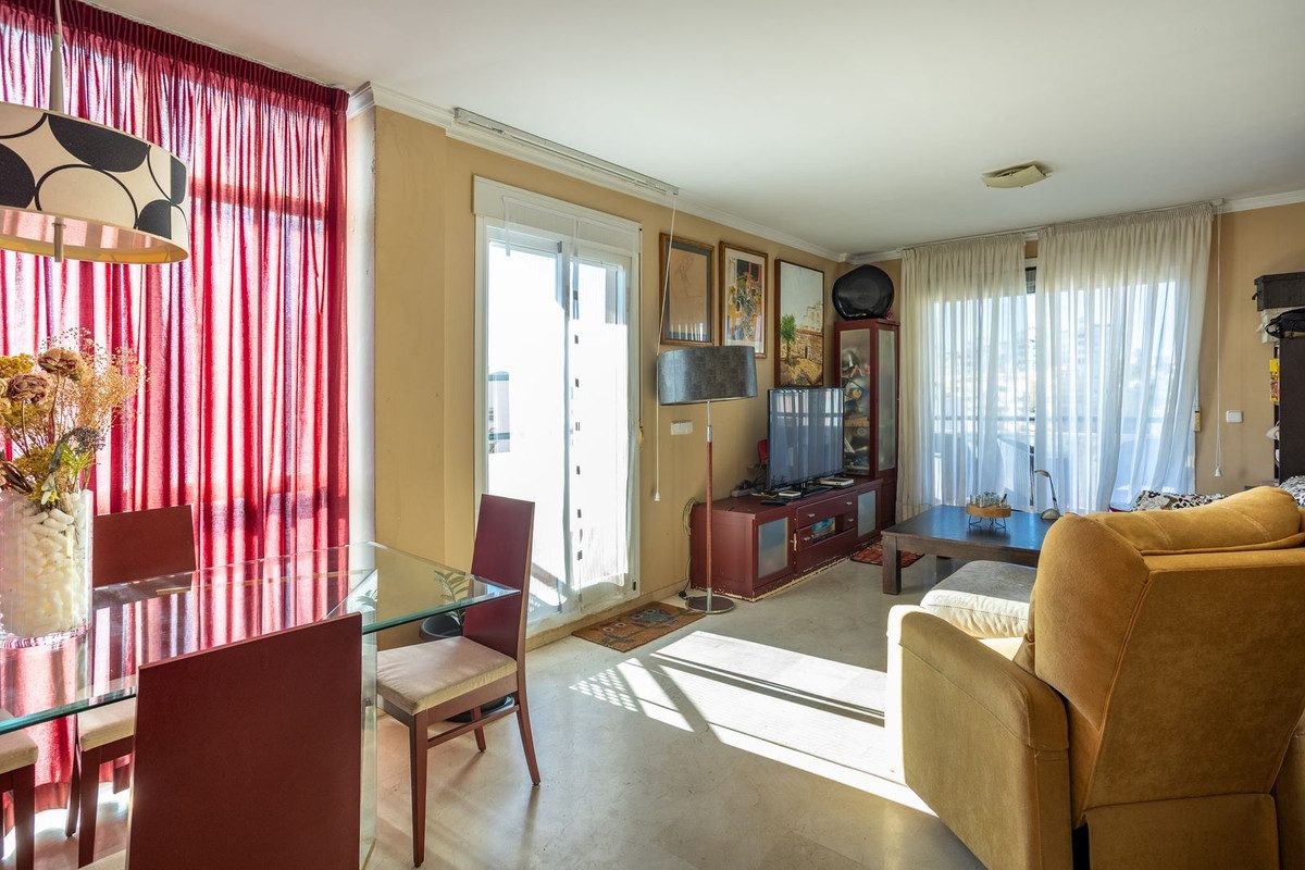 Middle Floor Apartment in Estepona, Costa del Sol – 3 beds – 485000 € - photo 3 of 28