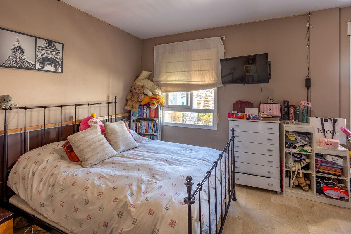 Middle Floor Apartment in Estepona, Costa del Sol – 3 beds – 485000 € - photo 13 of 28