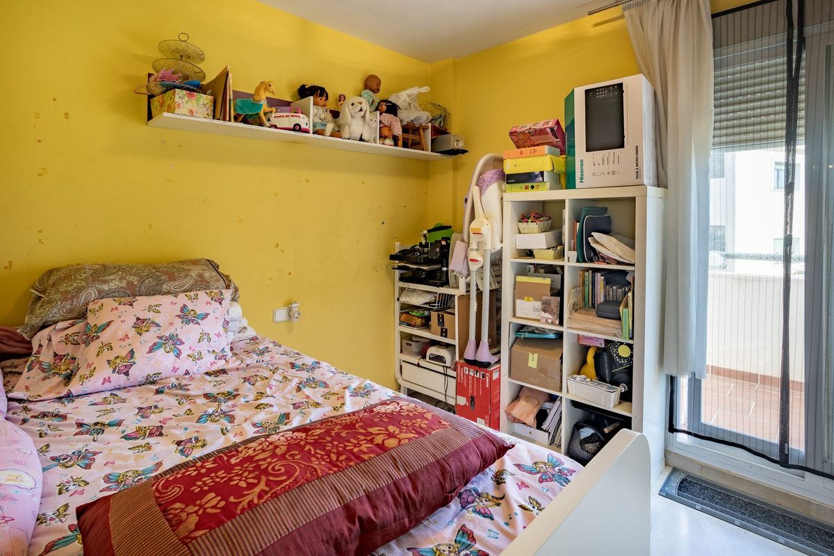 Middle Floor Apartment in Estepona, Costa del Sol – 3 beds – 485000 € - photo 16 of 28
