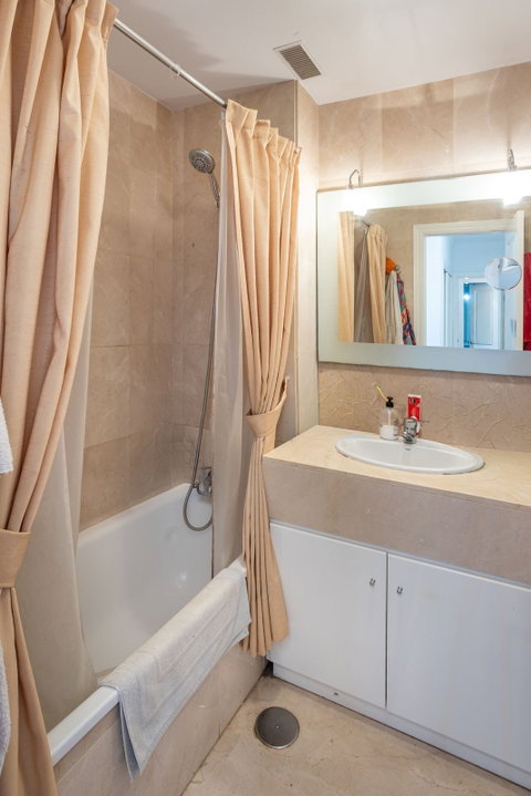 Middle Floor Apartment in Estepona, Costa del Sol – 3 beds – 485000 € - photo 18 of 28