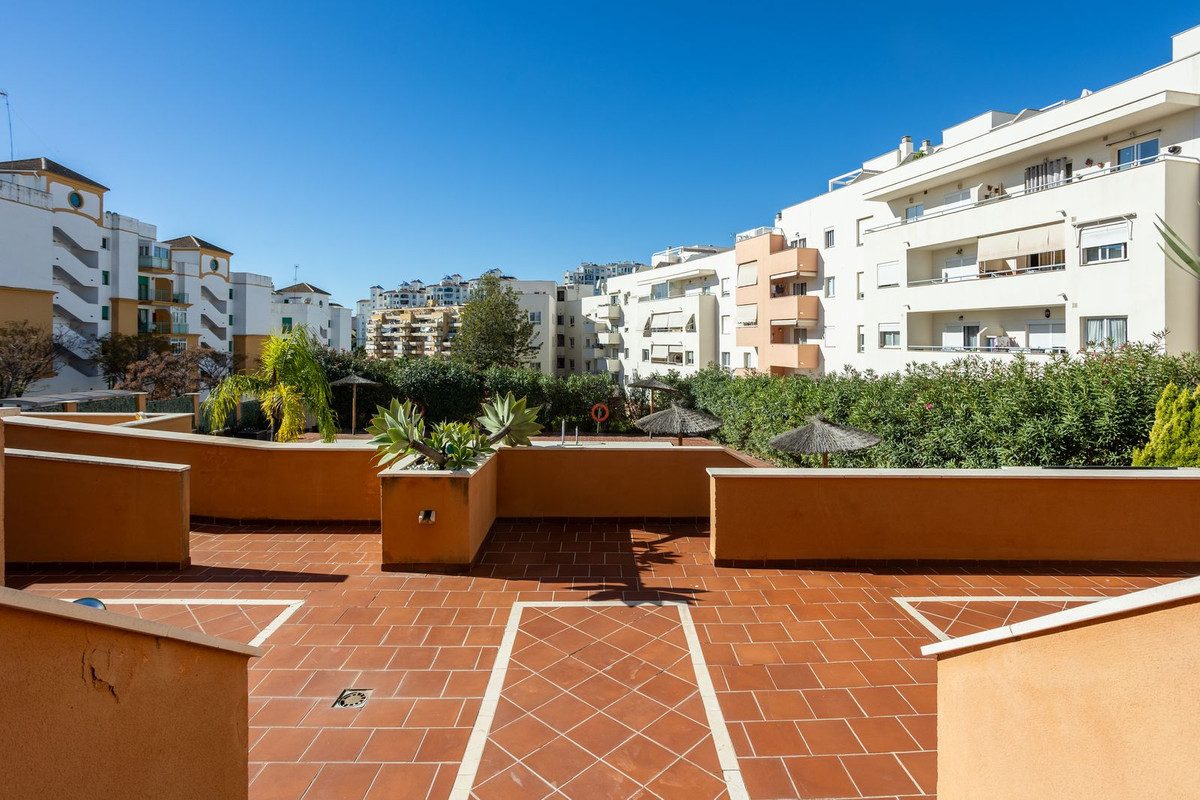 Middle Floor Apartment in Estepona, Costa del Sol – 3 beds – 485000 € - photo 28 of 28