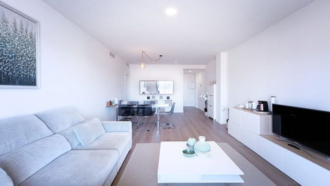Middle Floor Apartment in Marbella, Costa del Sol – 3 beds – 475000 € - photo 2 of 17