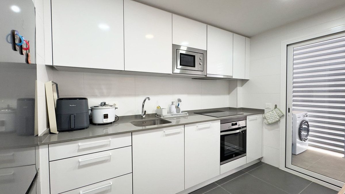 Middle Floor Apartment in Marbella, Costa del Sol – 3 beds – 475000 € - photo 7 of 17